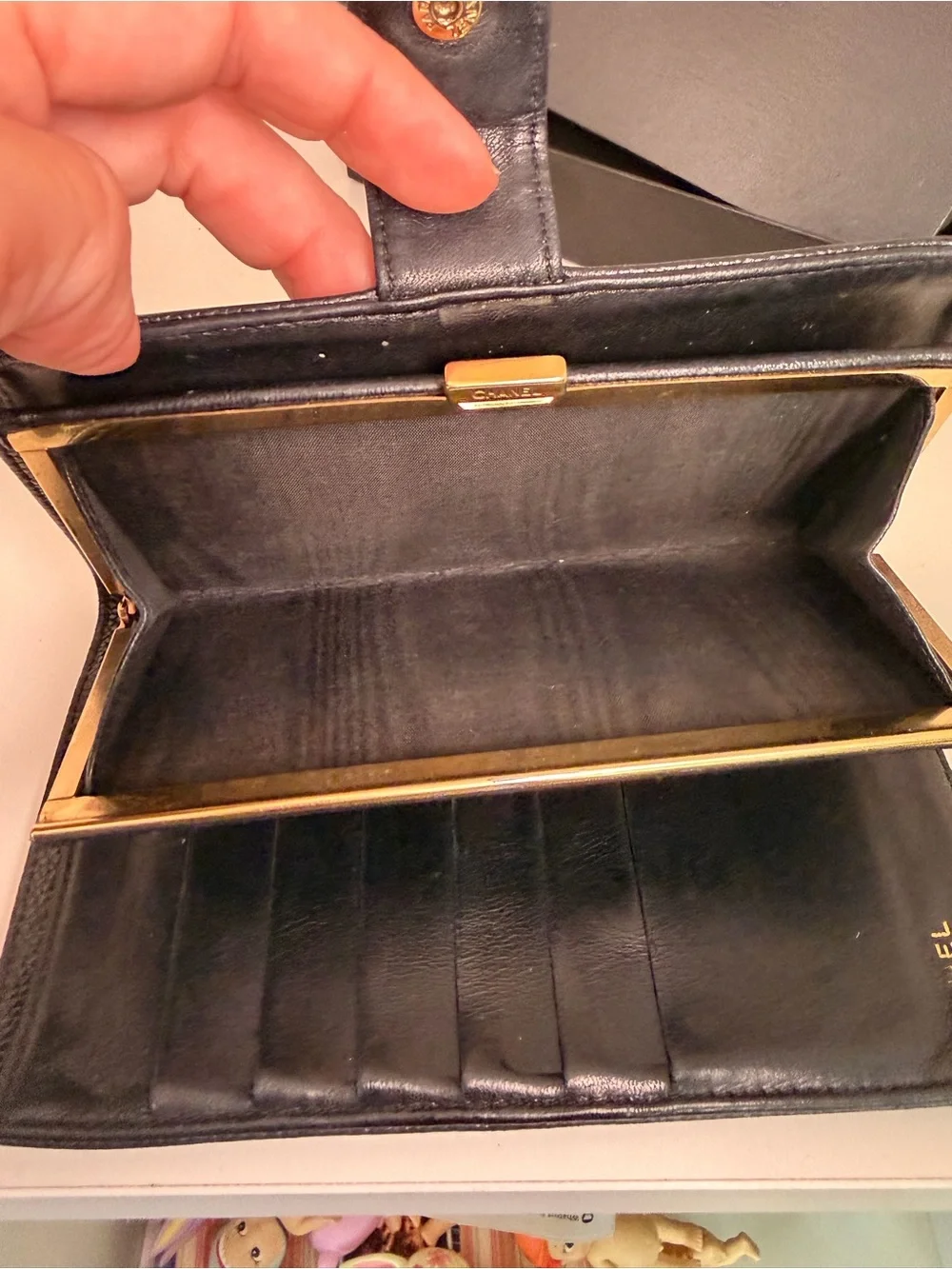 CHANEL Vintage Black Caviar CC Long Wallet Kiss Lock Coin Purse Authenticated